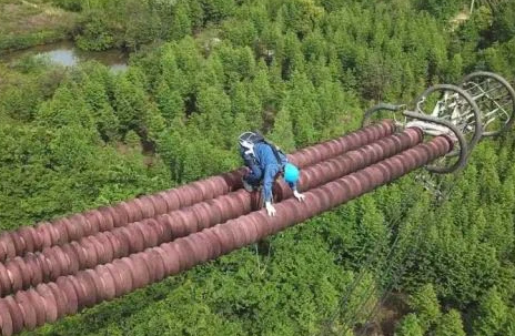 防坠器助力电网员工“云端漫步”