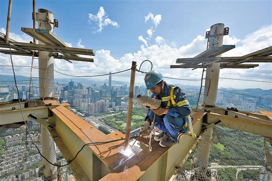 深圳市北部第一高楼作业现场